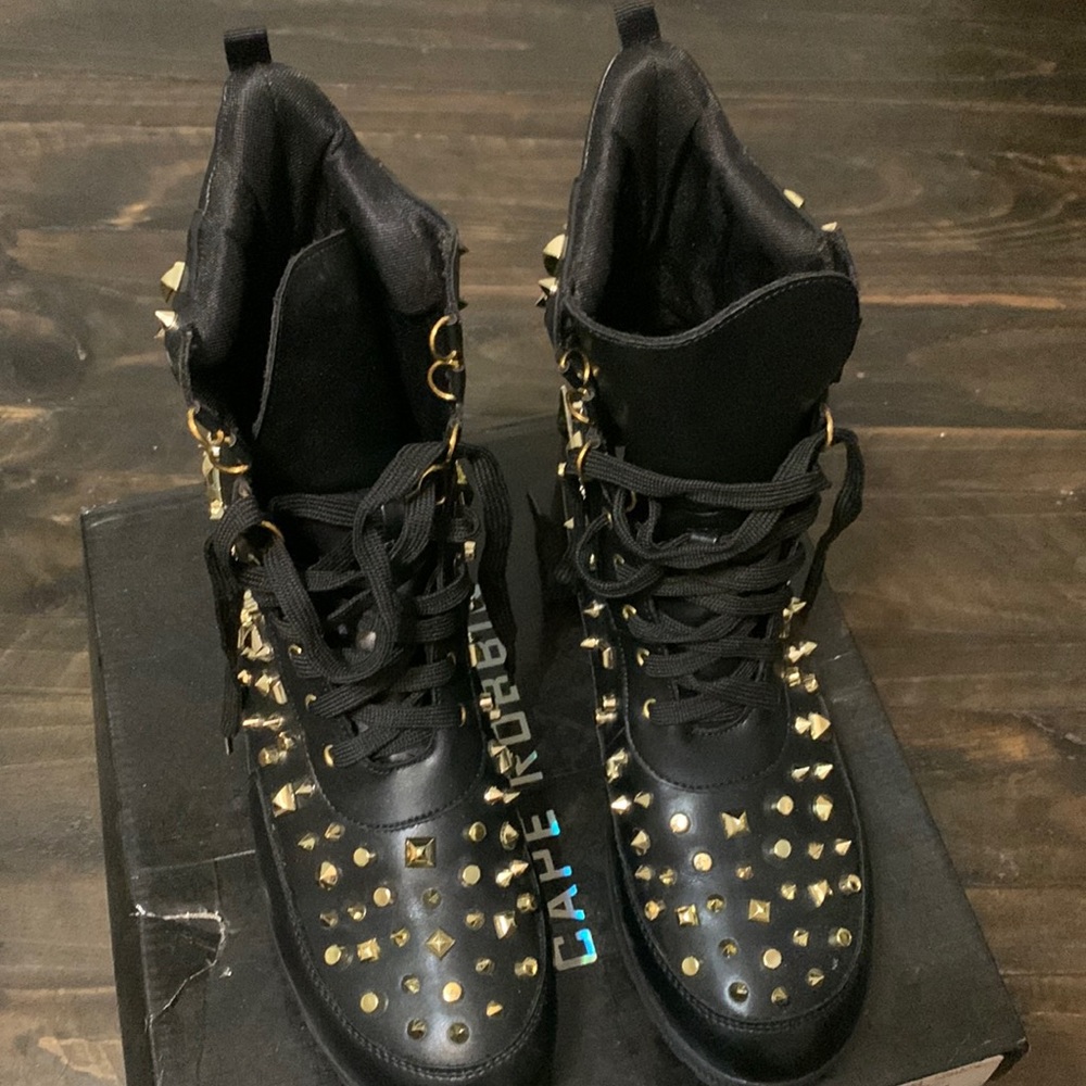 Women’s spike boots